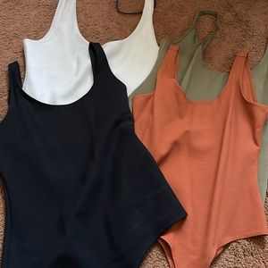 Bundle of 4 bodysuits